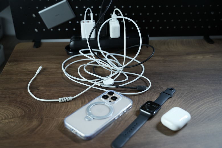 AUKEY MagFusion Z 三合一無線充電器｜一次解決充電線困擾！
