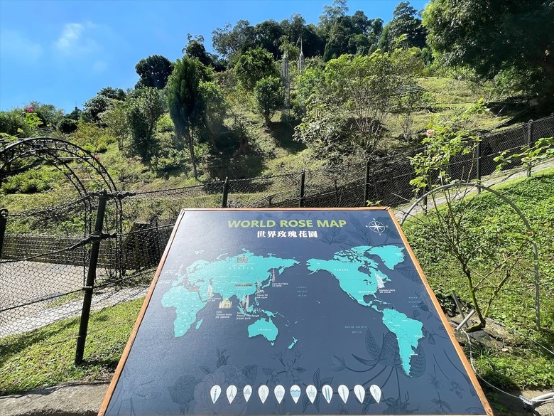 點我看大圖 七里香玫瑰森林花園,一年四季都有不同的風情,走走步道呼吸芬多精,春秋兩季有玫瑰花海可欣賞