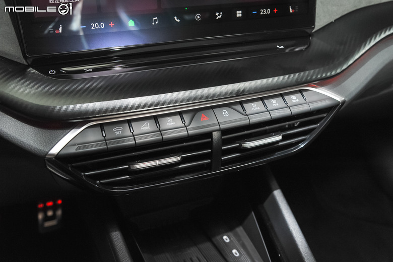 Skoda Octavia Combi RS 小改款試駕|有內涵又帥氣!