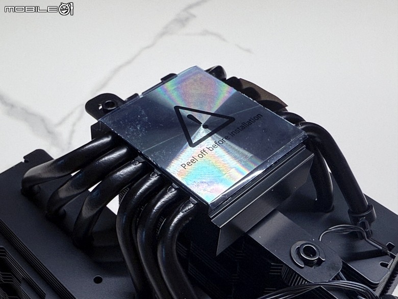 星辰繽紛燈效！雙塔散熱器 TT ASTRIA 600 ARGB