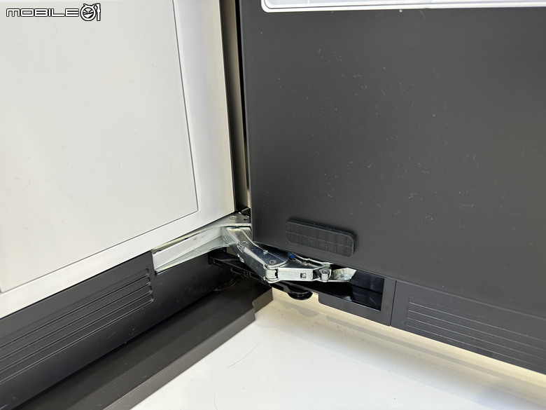 【現場體驗】LG Styler 蒸氣電子衣櫥第二代，內建高壓蒸氣掛燙機，AI護理衣物