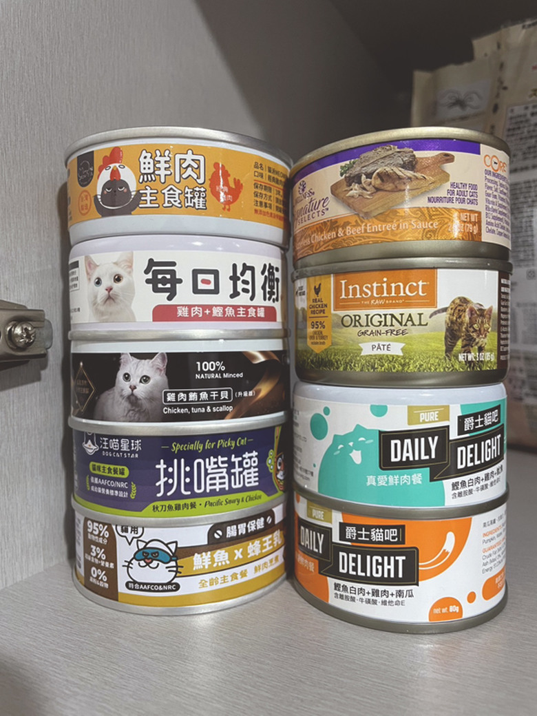家裡愛吃飼料的主子