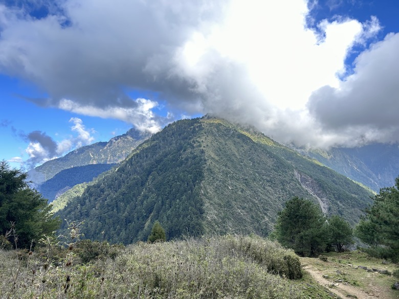 登麟趾山 朝聖台灣之巔玉山