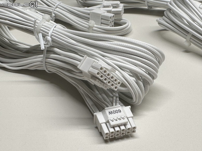 純白3.1 九州風神 PN850M WH 金牌全模組化電源