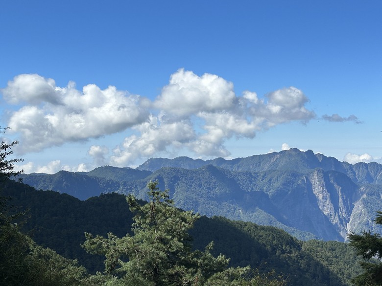 登麟趾山 朝聖台灣之巔玉山