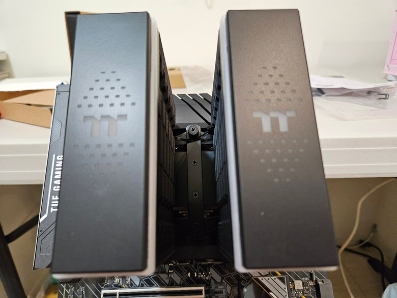 【開箱】雙塔奇城!TT曜越 ASTRIA 600 ARGB主板連動版CPU散熱器(主機板風扇)