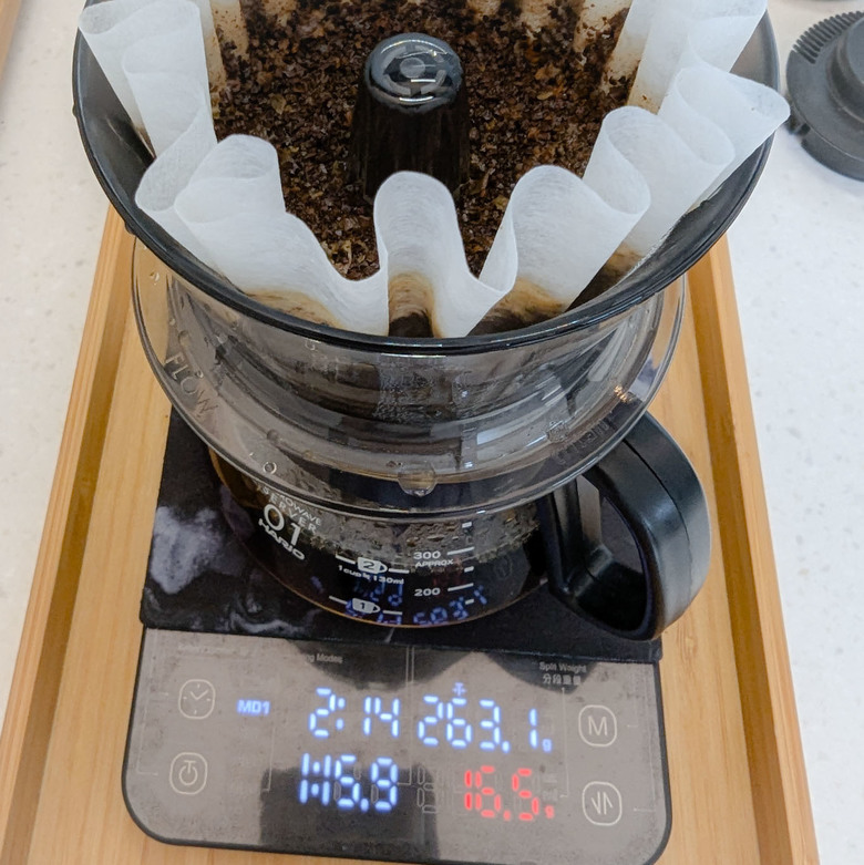 我說：這帶把濾杯是公的 -- Hario FLOW Dripper Tritan版