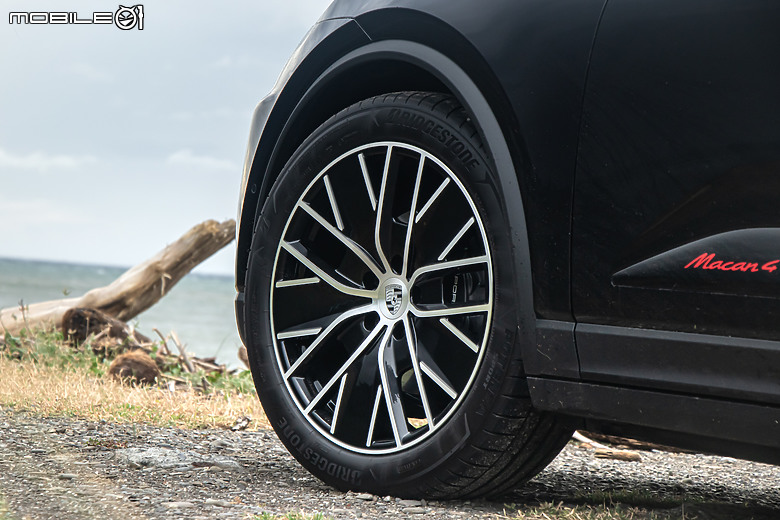 Porsche Macan 純電大改款試駕｜重新定義純電休旅的操控天花板！
