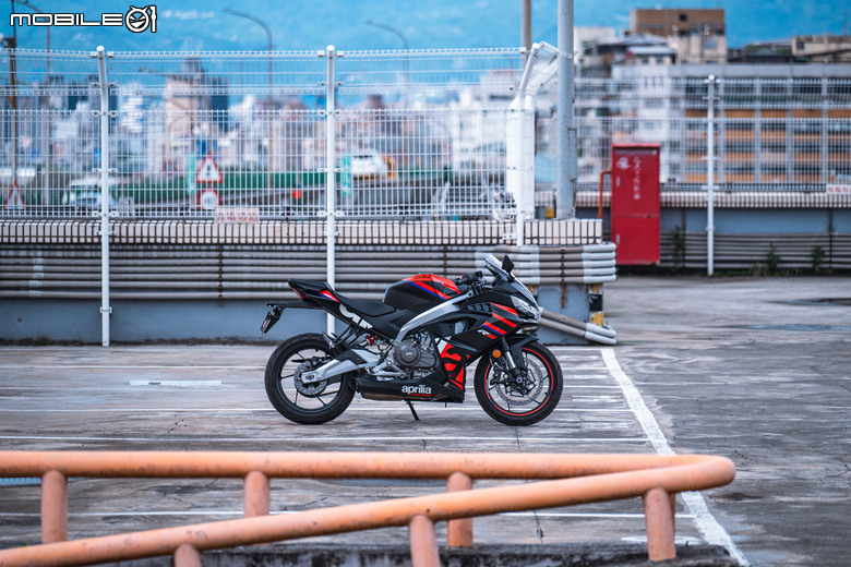 Aprilia RS 457試駕|藏不住的武鬥派熱血!同級最強雙缸小獅王!
