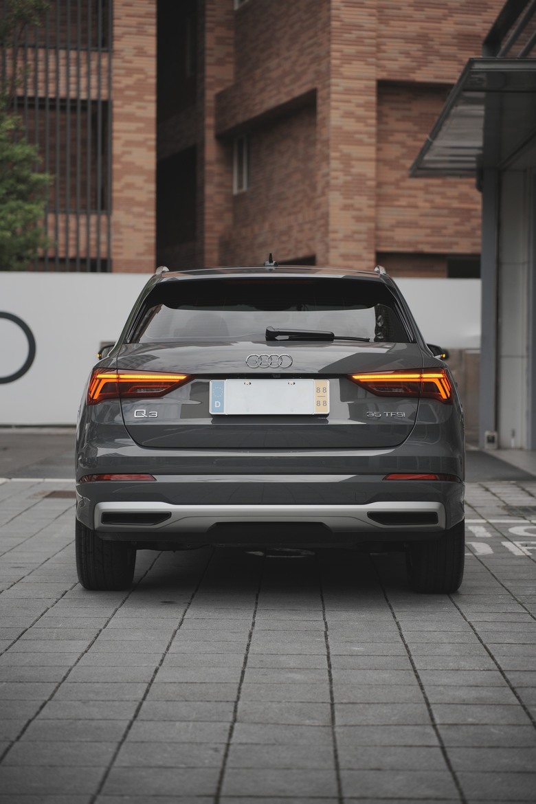 Audi Q3 35 TFSI advanced｜金屬原礦灰 Nano Grey G3｜交車照片分享
