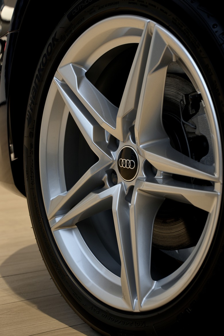 Audi A4 Avant 40 TFSI advanced｜金屬星際藍 Navarra Blue 2D｜實車照片分享