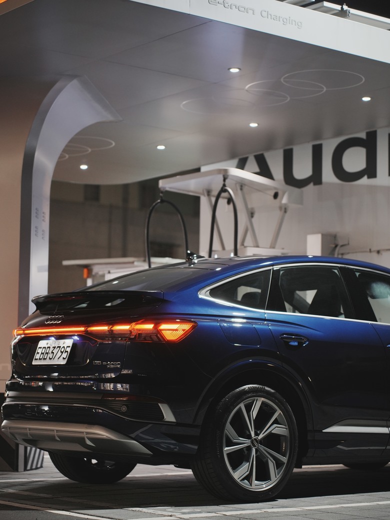 Audi Q4 Sportback e-tron 55 quattro S line｜金屬星際藍 Navarra Blue 2D｜實車照片分享