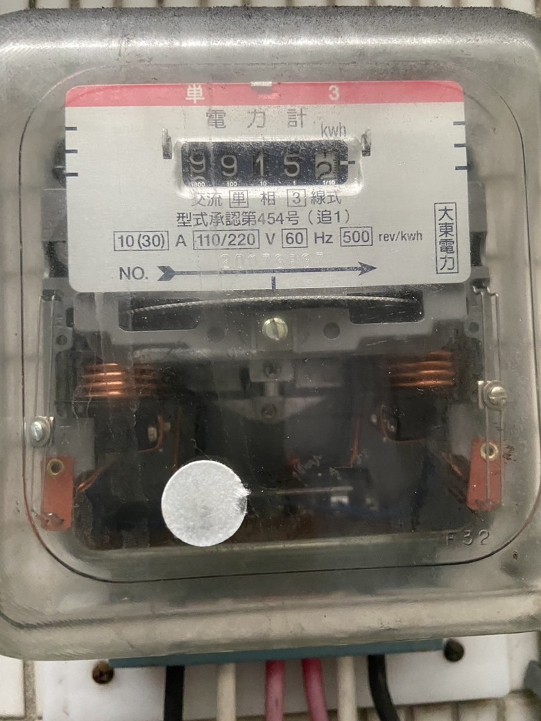 請問這電錶是不是有問題?