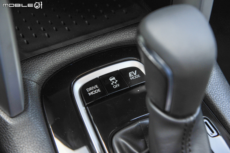 Toyota Corolla Cross 油電旗艦版試駕|內外的小地方升級、繼續成就神車的地位!