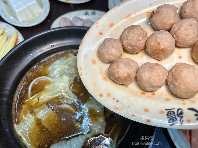 點我看大圖 炭燒羊肉爐火鍋,湯頭好喝,羊肉肉質軟嫩,秋冬進補、聚餐好地方