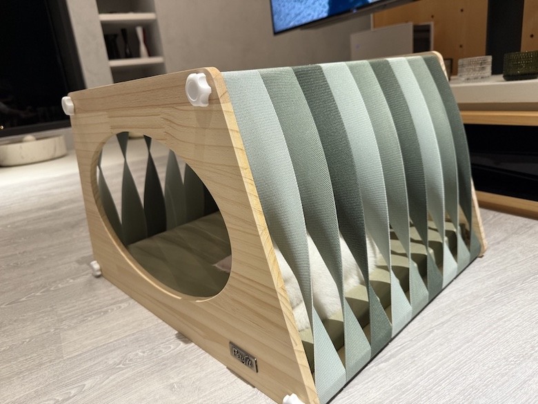組裝簡單又好看! PETSFIT Modern Style Wood Cat House with Soft Mat 貓屋開箱