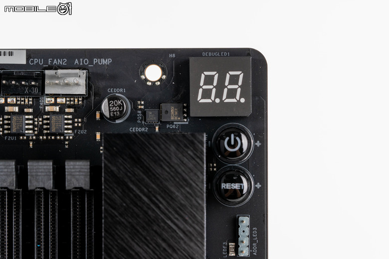 ASRock X870E Taichi 主機板開箱實測 以低調沉穩設計提供強大擴充性能