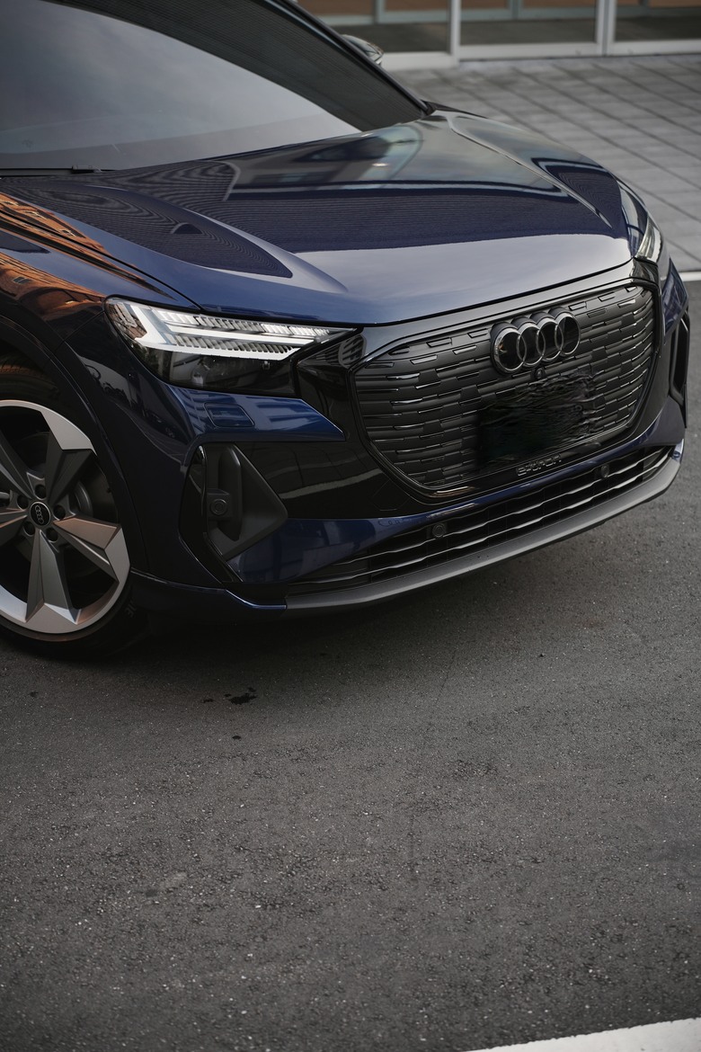 Audi Q4 Sportback e-tron 45 S line Edition One｜金屬星際藍 Navarra Blue 2D｜交車照片分享