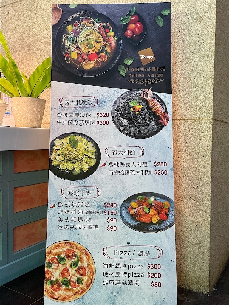 點我看大圖 七里香玫瑰森林花園,一年四季都有不同的風情,走走步道呼吸芬多精,春秋兩季有玫瑰花海可欣賞