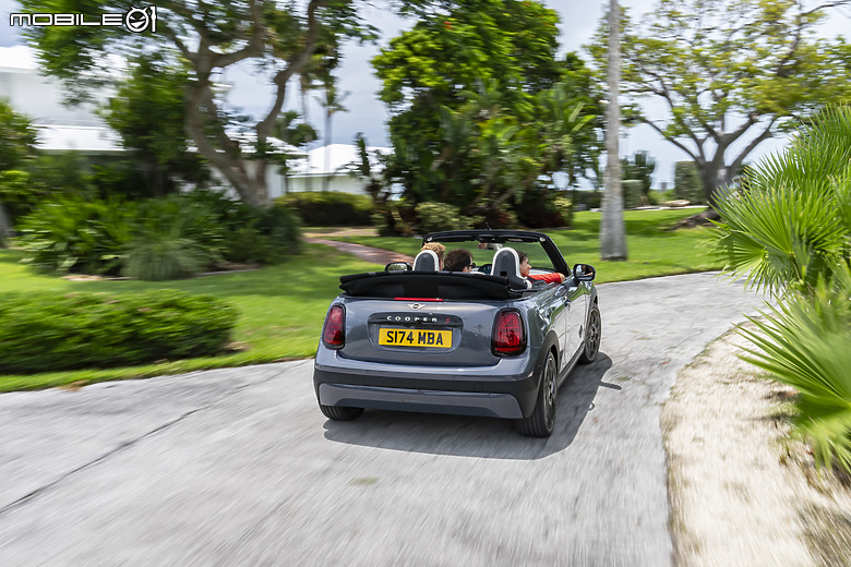 【海外新訊】MINI Cooper Convertible正式亮相,18秒開篷、全新內裝佈局!