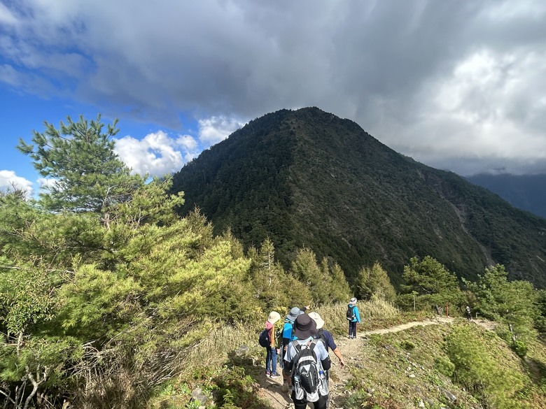 登麟趾山 朝聖台灣之巔玉山