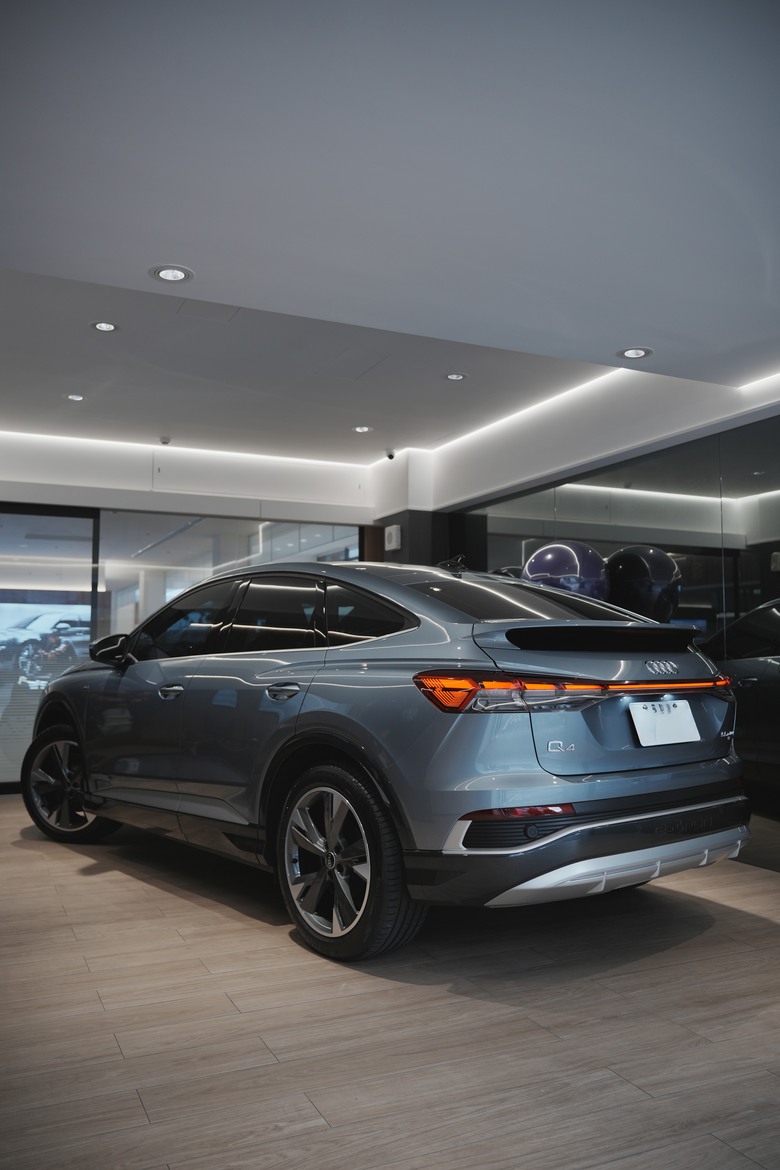 Audi Q4 Sportback e-tron 55 quattro S line｜金屬澈蔚藍 Geyser Blue 5Y｜交車照片分享