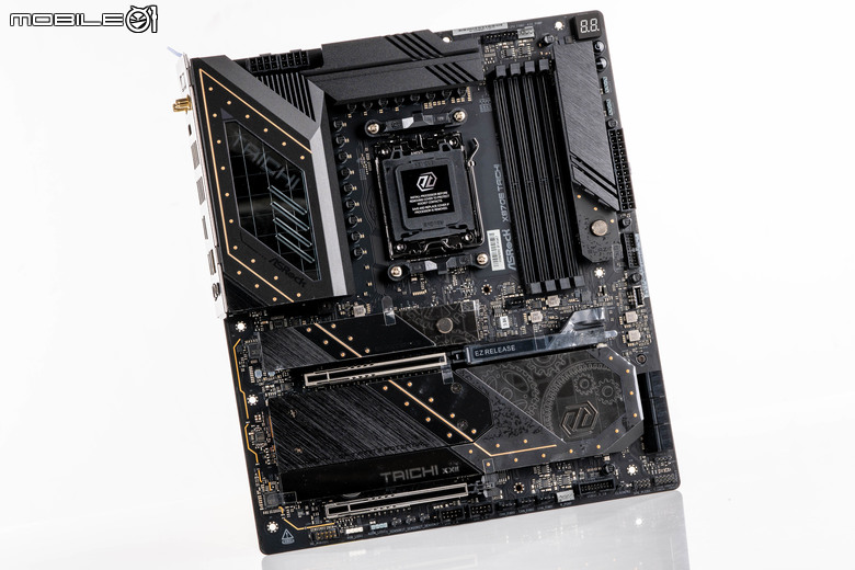 ASRock X870E Taichi 主機板開箱實測 以低調沉穩設計提供強大擴充性能