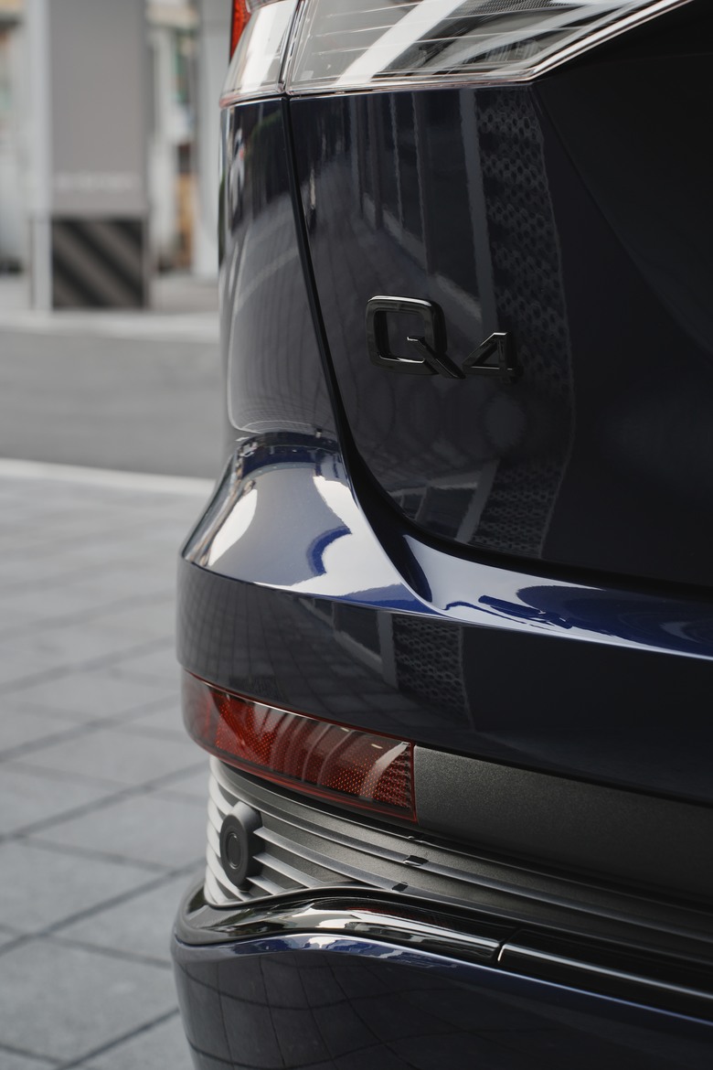 Audi Q4 Sportback e-tron 45 S line Edition One｜金屬星際藍 Navarra Blue 2D｜交車照片分享