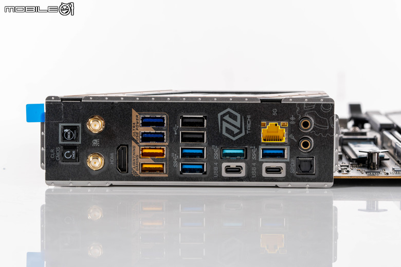 ASRock X870E Taichi 主機板開箱實測 以低調沉穩設計提供強大擴充性能