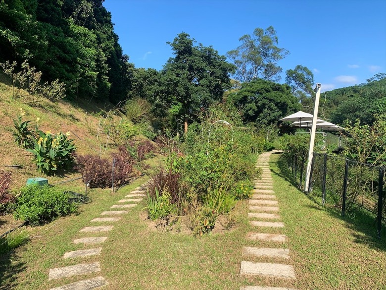 點我看大圖 七里香玫瑰森林花園,一年四季都有不同的風情,走走步道呼吸芬多精,春秋兩季有玫瑰花海可欣賞