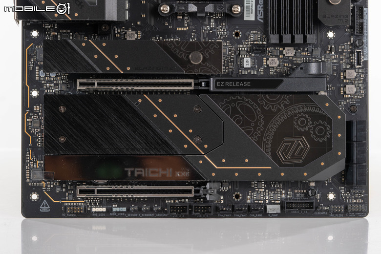 ASRock X870E Taichi 主機板開箱實測 以低調沉穩設計提供強大擴充性能