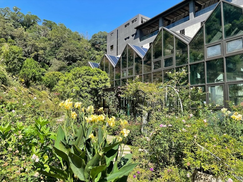 點我看大圖 七里香玫瑰森林花園,一年四季都有不同的風情,走走步道呼吸芬多精,春秋兩季有玫瑰花海可欣賞