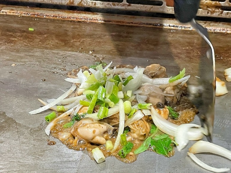 平價鐵板燒，高麗菜、白飯、熱湯、冰沙、咖啡、飲料通通都給你吃到飽