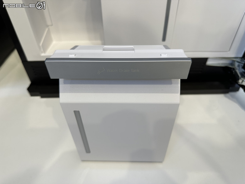 【現場體驗】LG Styler 蒸氣電子衣櫥第二代，內建高壓蒸氣掛燙機，AI護理衣物