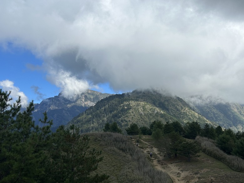 登麟趾山 朝聖台灣之巔玉山