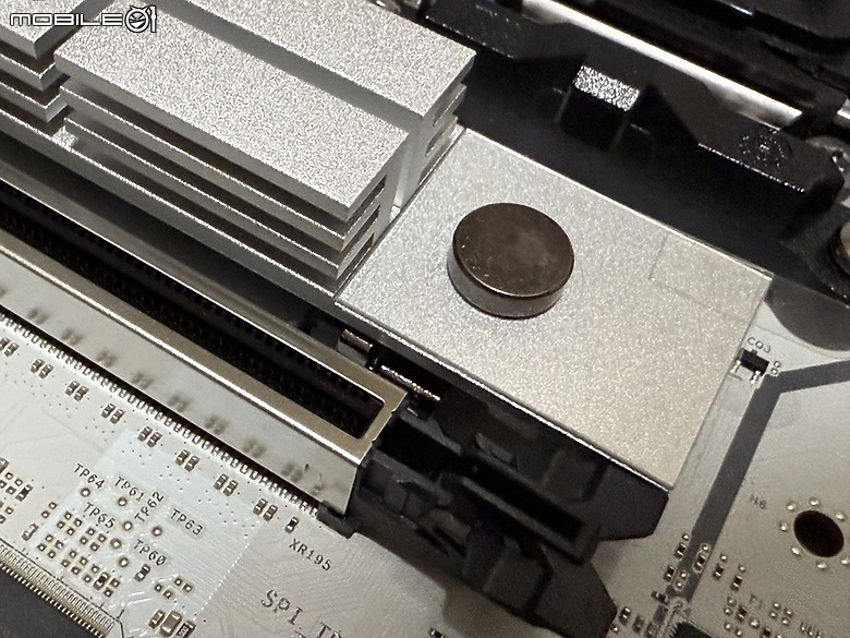 銀白色經典鋼鐵傳奇 X870 Steel Legend WiFi 開箱