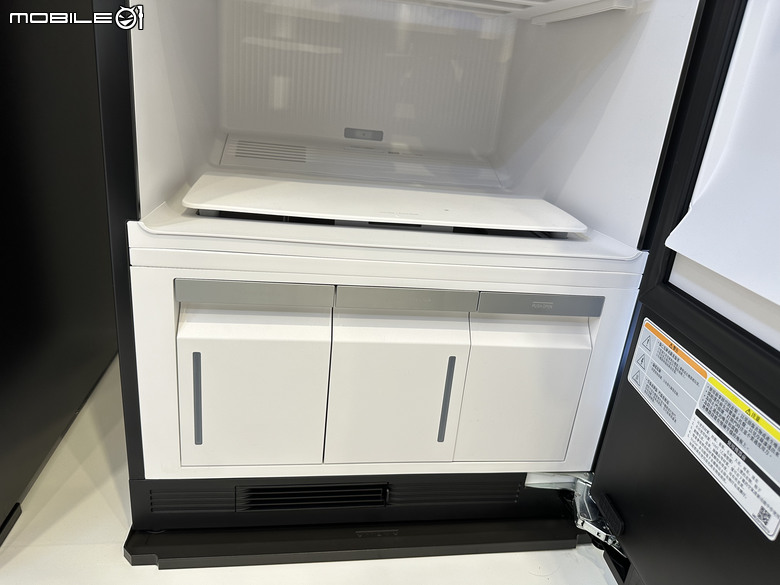 【現場體驗】LG Styler 蒸氣電子衣櫥第二代，內建高壓蒸氣掛燙機，AI護理衣物