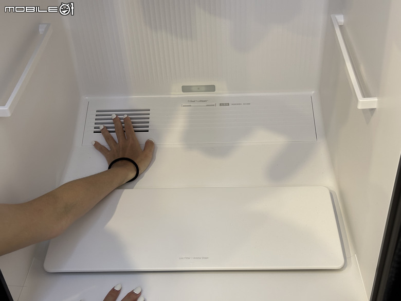 【現場體驗】LG Styler 蒸氣電子衣櫥第二代，內建高壓蒸氣掛燙機，AI護理衣物