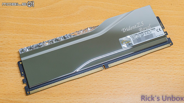 【開箱】尊爵不凡的視覺饗宴 | G.SKILL Trident Z5 Royal 皇家戟 DDR5 SILVER 24Gx2 7200MHz