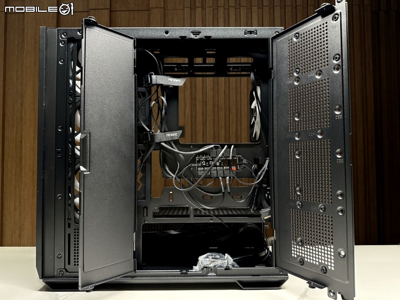 無光黑色信仰貓頭鷹 ft. Antec C7 ARGB