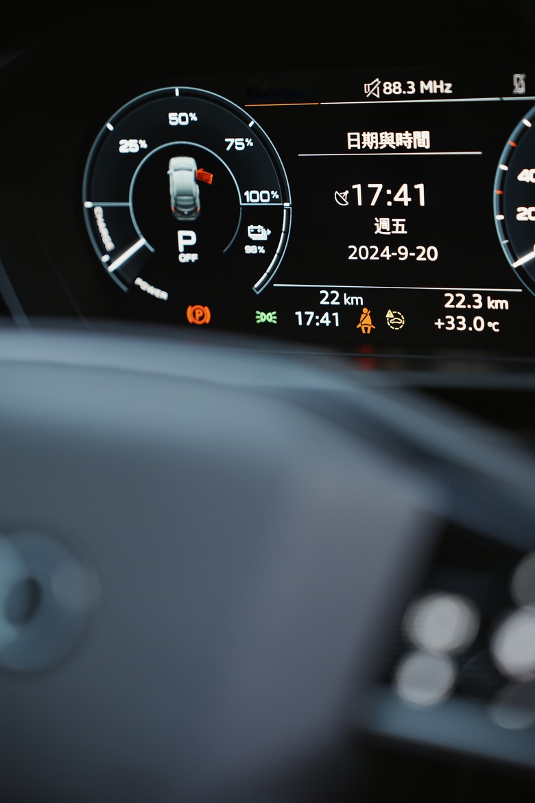 Audi Q4 Sportback e-tron 45 S line Edition One｜金屬星際藍 Navarra Blue 2D｜交車照片分享
