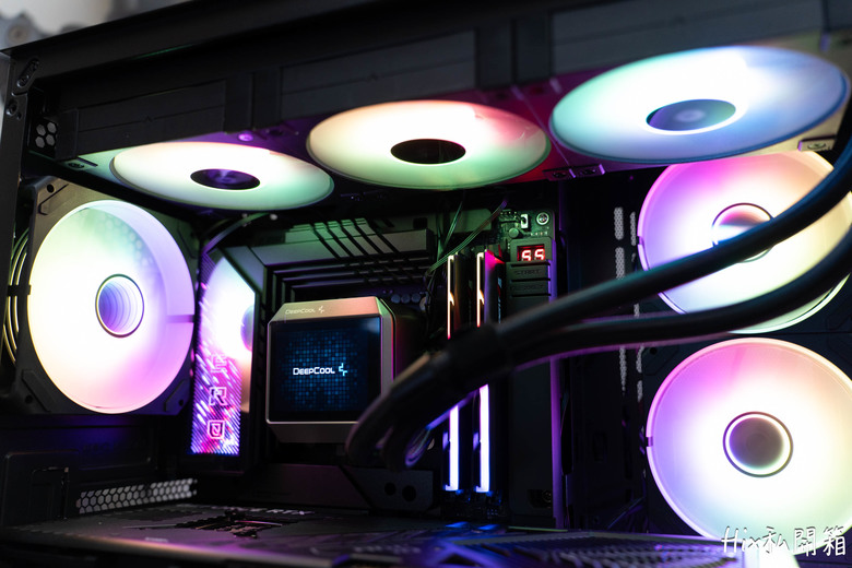 自帶高解析螢幕 DEEPCOOL MYSTIQUE 360