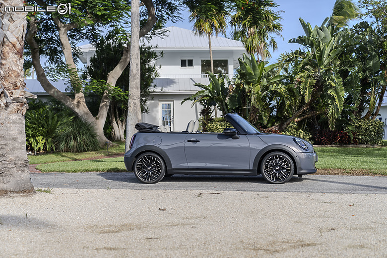 【海外新訊】MINI Cooper Convertible正式亮相,18秒開篷、全新內裝佈局!