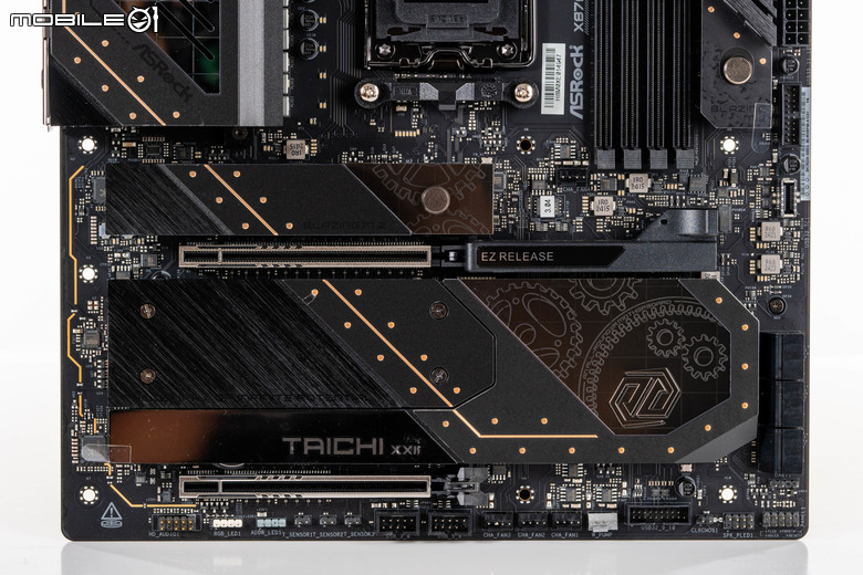 ASRock X870E Taichi 主機板開箱實測 以低調沉穩設計提供強大擴充性能