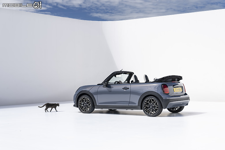 【海外新訊】MINI Cooper Convertible正式亮相,18秒開篷、全新內裝佈局!