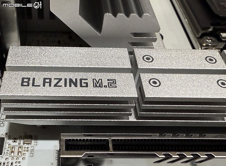 銀白色經典鋼鐵傳奇 X870 Steel Legend WiFi 開箱