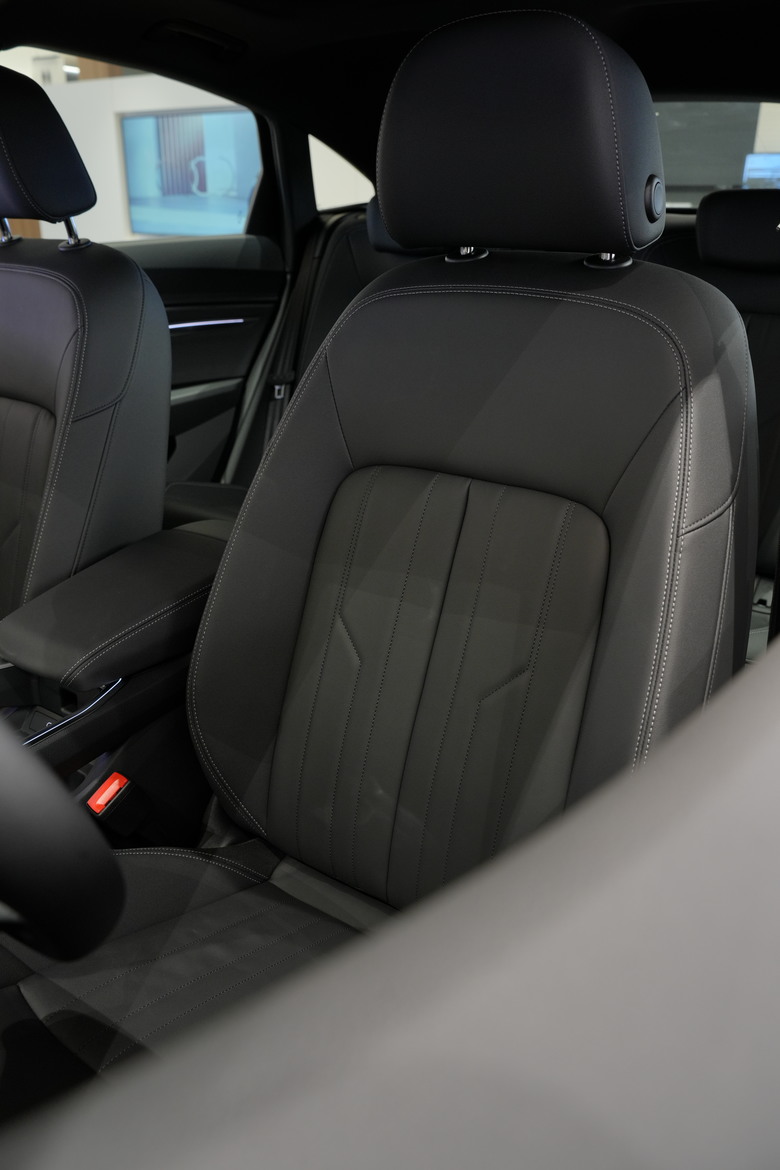 Audi Q8 Sportback e-tron 50 quattro S line｜金屬電漿藍 Plasma Blue 3D｜實車照片分享