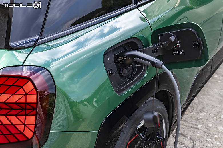 【2024巴黎車展】MINI JCW Electric/Aceman連袂亮相，新一代純電小鋼砲、性能小休旅誕生！