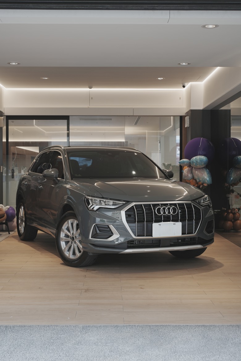 Audi Q3 35 TFSI advanced｜金屬原礦灰 Nano Grey G3｜交車照片分享