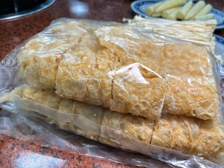 深受許多在地人喜愛的薑母鴨，鴨皮超Q軟，肉質軟嫩鮮甜，還有鹽烤吳郭魚、現撈泰國蝦